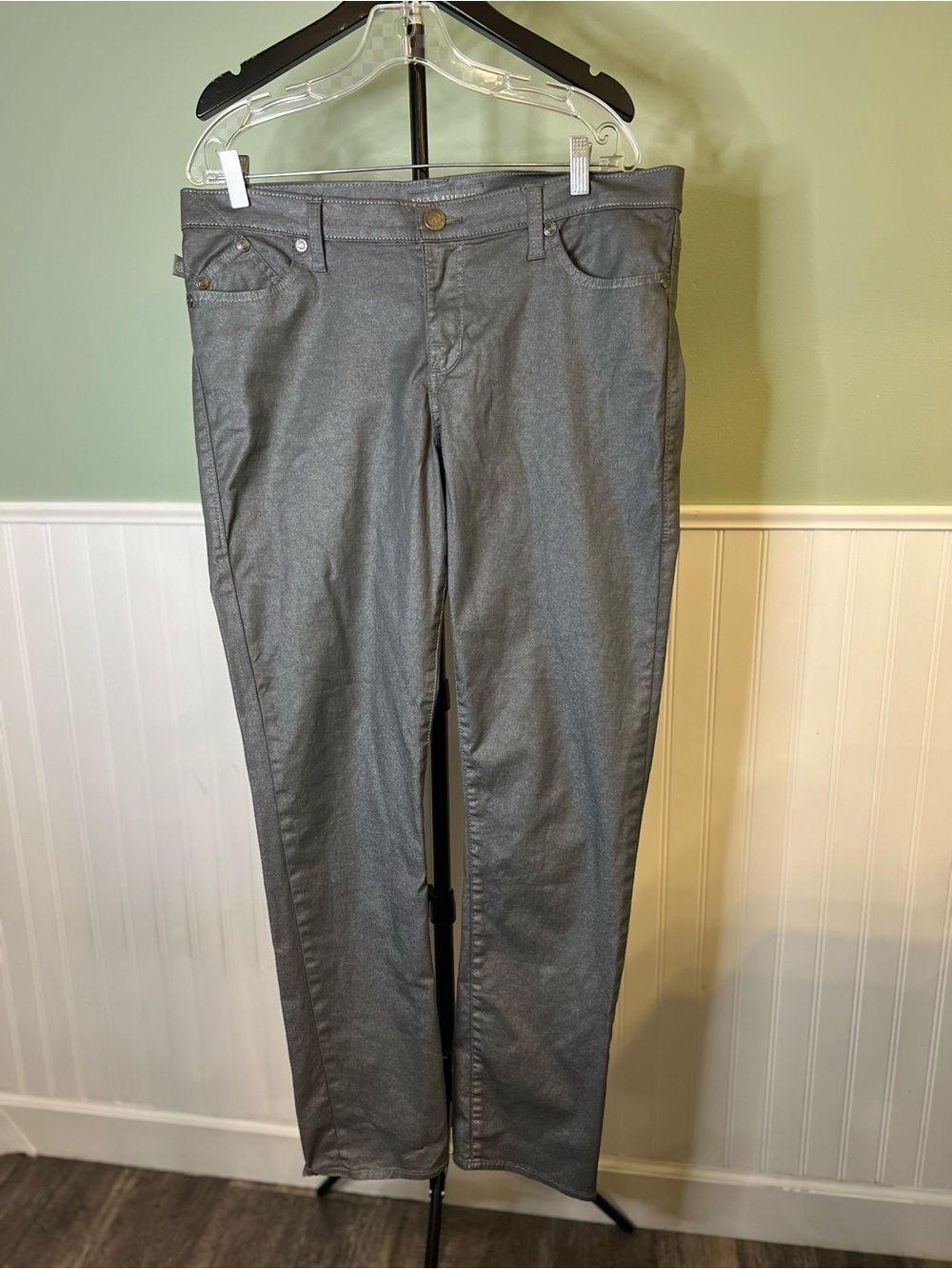 Rock & Republic Metallic Charcoal/Gray Skinny Jeans. Size 16